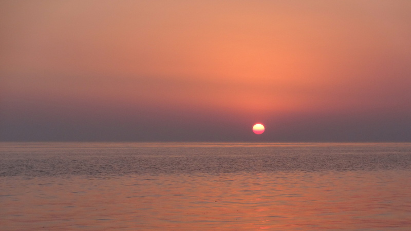 twilight, horizon, reflection, cloud - sky, sea, sun, tranquil scene, idyllic, outdoors, water, sunset, nature, tranquility, orange color, circle, non-urban scene