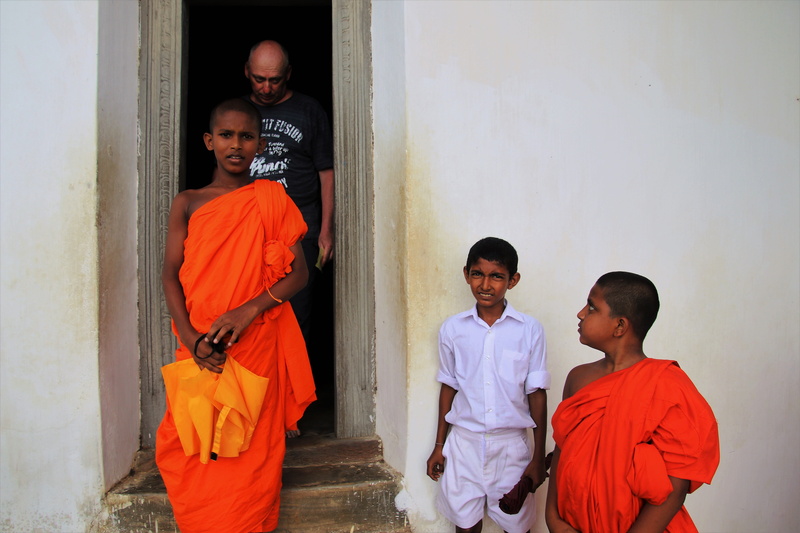 buddhist, texture, wall, men, colors, face, children, male, sri lanka, religion, woman, tourism, temple, males, real people, look, adult, women, old building