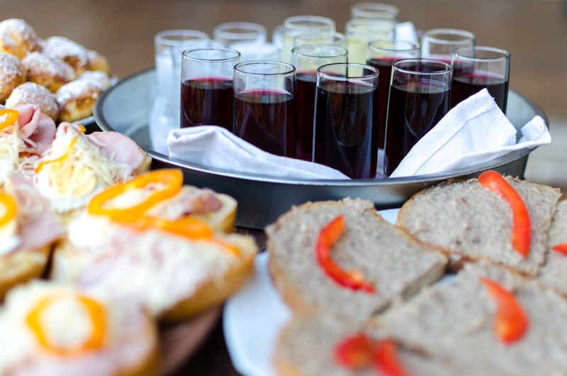 beverage, elegance, healthy eating, wine, decoration, cream, food and drink, no people, indoors, close-up, water, dining, snack, catering, banquet, healthy