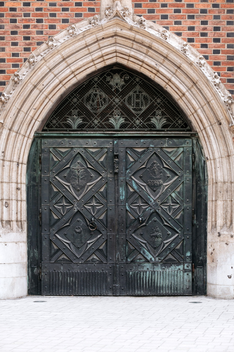 brick, kraków, pattern, poland, church, ornate, door, black, city, outdoors, wall, history, spirit, castle, entrance, architecture, walkway, krakow, no people