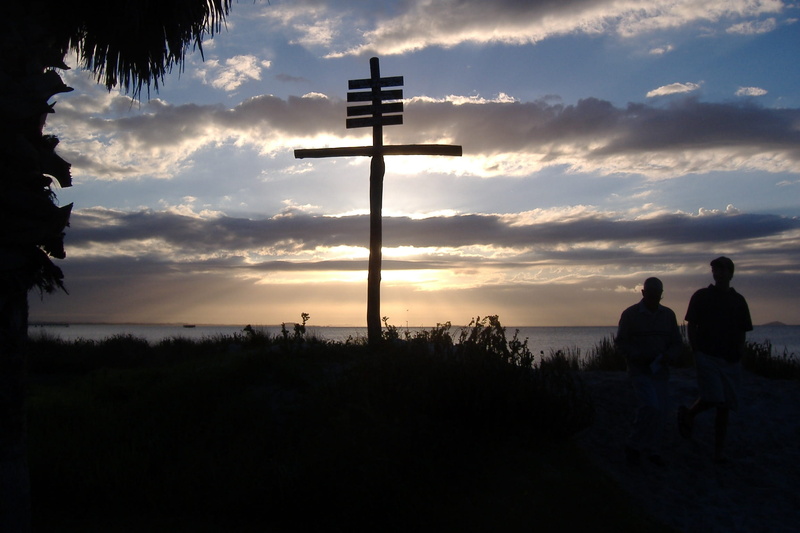 easter, Religion, real people, nature, beach, sky, cloud - sky, christian cross, silhouette, men, water, land, belief, 1080P, Christianity, prayer, believe