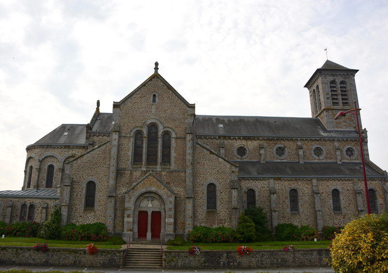 incidental people, place of worship, spirituality, heritage, brittany, building, built structure, religion, sky, arch, building exterior, stones, history