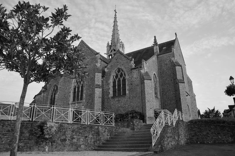 religion, building, no people, the past, photo black white, built structure, outdoors, building exterior, nature, spirituality, architecture, history, plant