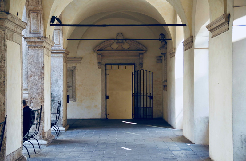 day, padova, entrance, arch, door, direction, empty, corridor, palazzo moroni, real people, chiostro, arcade, the past, the way forward, indoors, history