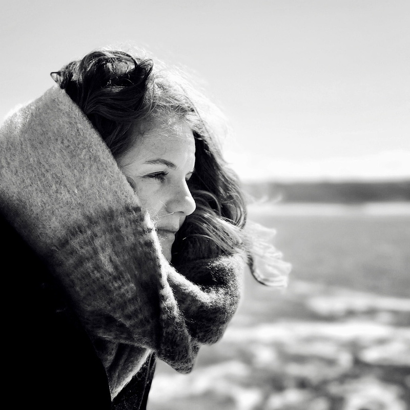 waves, headshot, scarf, nazaré, portugal, wind, real people, day, hair, young adult, water, close-up, looking, hairstyle, sky, women, outdoors, contemplation