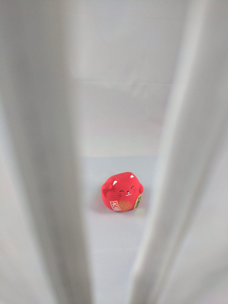 red, close-up, figurine, heart shape, indoors, cat, shadow, 4K, neko, single object, denver, day, love, still life, design, nature, selective focus, valentines day - holiday
