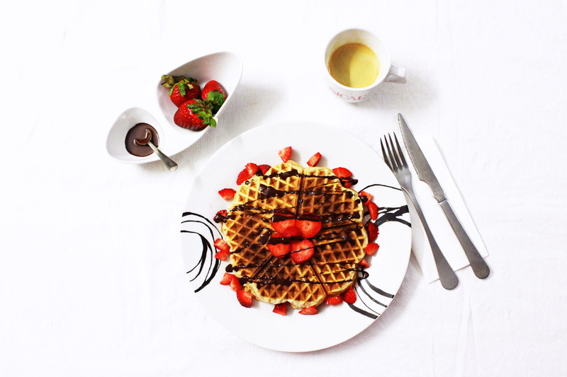 fruit, plate, lay, food and drink, no people, kitchen utensil, food, berry fruit, breakfast, photo, indoors, garnish, healthy eating, directly above, wellbeing