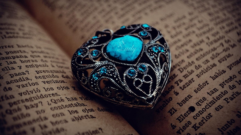 table, bookmark, heart shape, western script, spirituality, 1080P, no people, arts culture and entertainment, book, selective focus, text, close-up, fashion