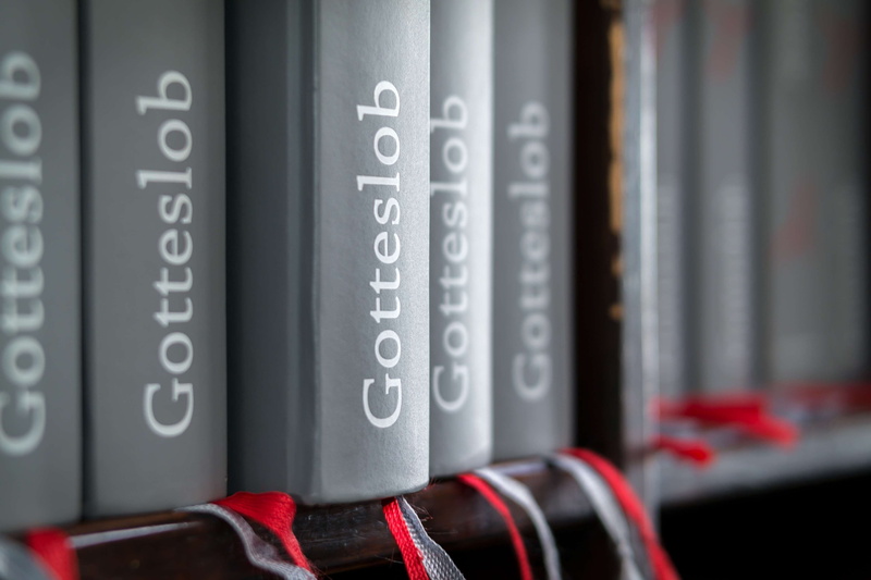 gym, communication, macro, exercising, blur, sports training, bookmark, travel, weight, healthy lifestyle, bookshelf, red, books, black color, selective focus