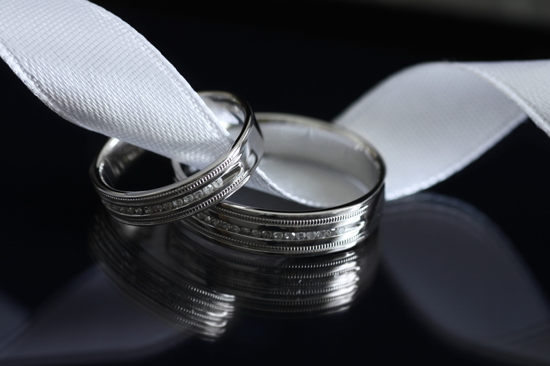 backgrounds, love, celebration, steel, emotion, ribbon, wedding ring, single Object, silver, wealth, studio shot, jewelry, equipment, luxury, 4K, wedding