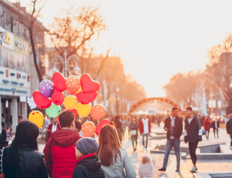 ballons, people, tree, men, mood, apparel, background, human, road, spring, festival, sunny, street, group of people, plant, focus on foreground, architecture