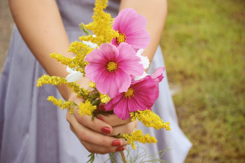 poppies, young girl, goldenrod, 1080P, white, lovely, feelings, nature, beautiful, little, something, bouquet, offering, pink, dress, flowers, love, yellow