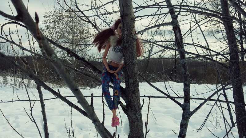 doll, warm clothing, tree trunk, day, cold temperature, tree, forest, nature, leisure activity, trees, Russia, real people, 1080P, trunk, bare tree, outdoors