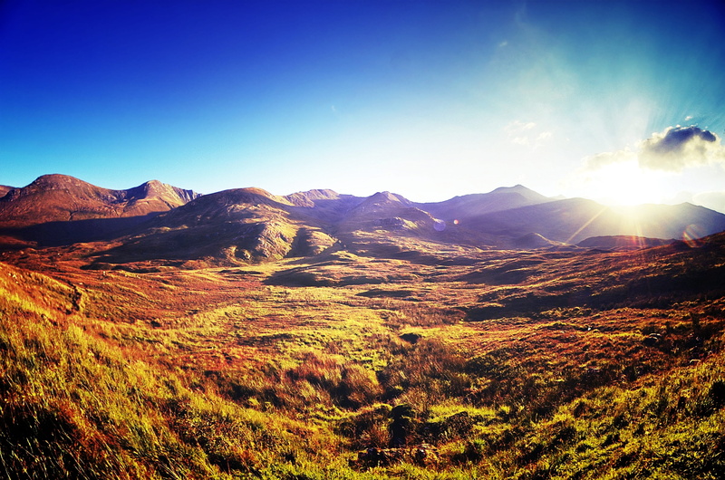 hill, travel, sunbeam, calm down, mountain, landscape, outdoor, remote, environment, sunlight, beauty in nature, mountain range, sun, skye, path, mountains