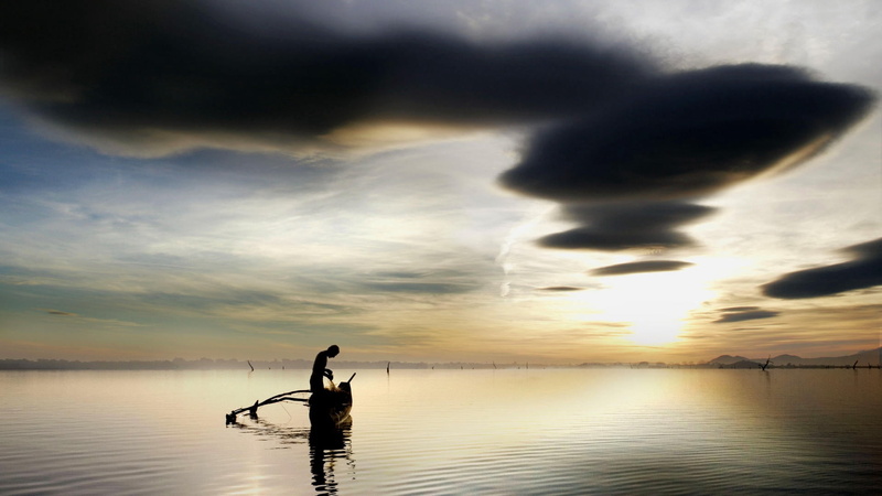 reflection, people, nautical Vessel, water, women, inle Lake, relaxation, sunset, sea, paddleboat, recreational Pursuit, sport, vacations, dusk, asia, horizon