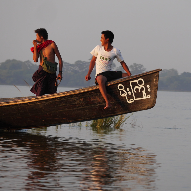 nature, outdoors, fishing boat, real people, bonding, leisure activity, sky, women, river, communication, water, asia, Guys, 2K, Boot, full length, nautical Vessel