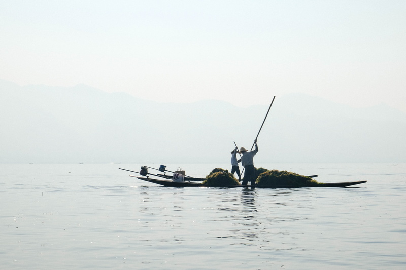 oar, copy space, human arm, nature, white, transportation, day, lake, outdoors, myanmar (burma), beauty in nature, 4K, men, sky, ancient, one person, nautical vessel