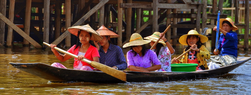 women, traditional, female, inle lake, rowing, culture, returning, woman, 4K, adult, water, nautical vessel, home, boat, people, occupation, ladies, oar