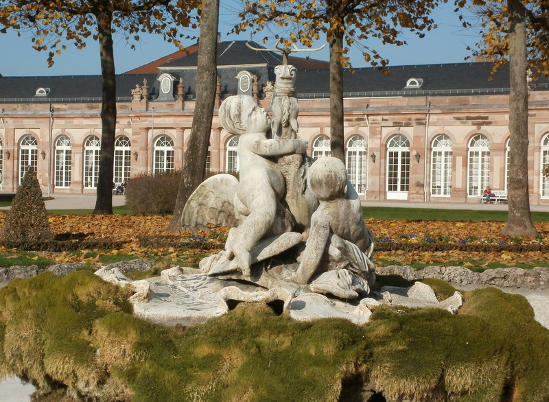 craft, no people, built structure, children, arch, fountain, nature, monument, 1080P, royal, historic, culture, history, putti, art and craft, tree, male likeness