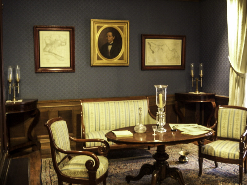 photos, glass, table, luxury, wood - Material, public domain, city, rez, antique, seat, paintings, ju, juarez museum, home, mexico, interior, crockery