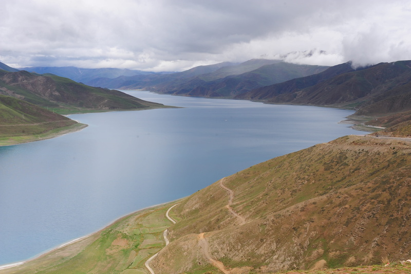 no people, tibet, non-urban scene, day, nature, lake, cloud - sky, yamdrok tso, water, sky, land, mountain range, outdoors, tranquility, lagoon, tranquil scene