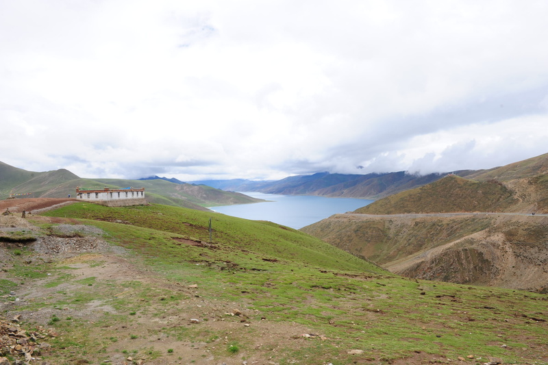 plant, idyllic, beauty in nature, remote, mountain range, mountain, no people, sky, tranquility, green color, lagoon, non-urban scene, grass, outdoors