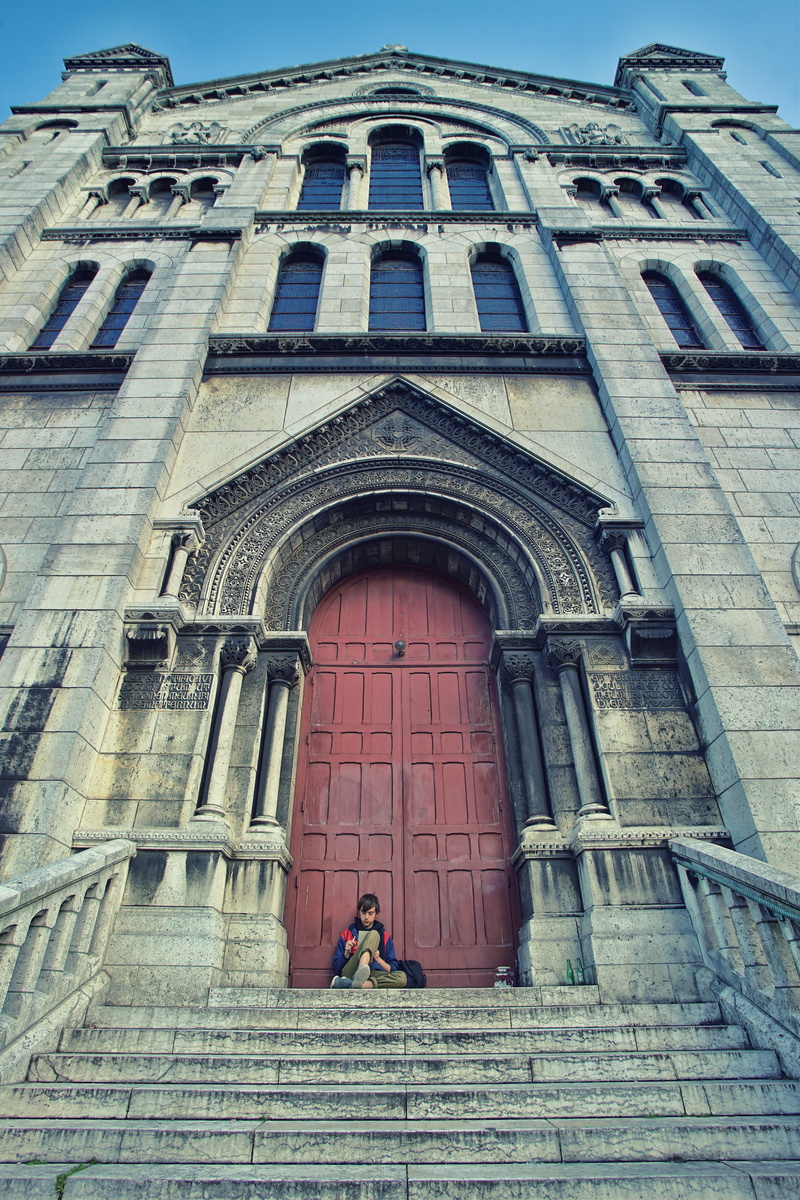 person, staircase, architecture, history, real people, facade, 5K, christian, religion, outdoors, sacre coeur, entrance, the past, man, day, window, rest