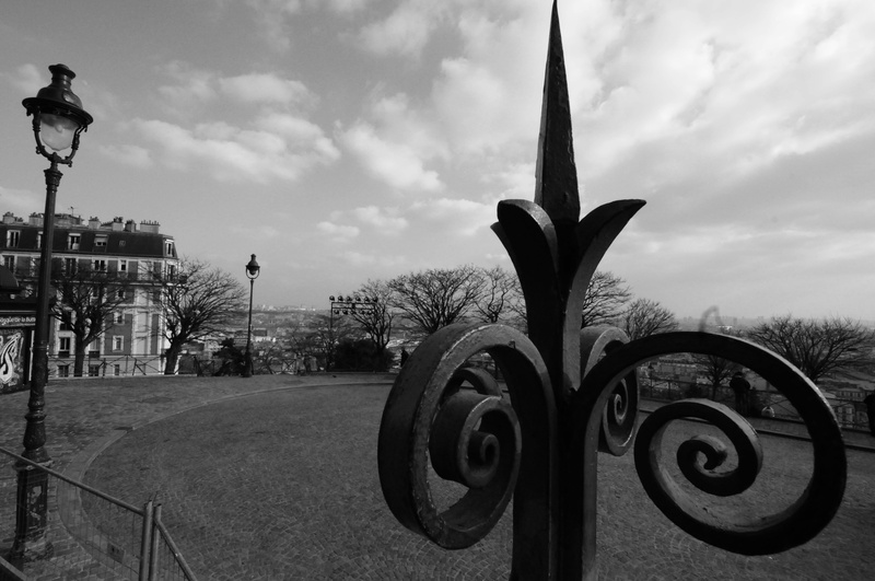 city, basilica of the sacred heart, growth, art and craft, plant, place du tertre, sculpture, street, no people, outdoors, sacré-coeur, metal, architecture