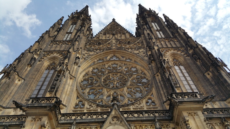 gothic style, architecture, sky, travel destinations, 5K, place of worship, built structure, building, outdoors, belief, low angle view, prague, cathedral