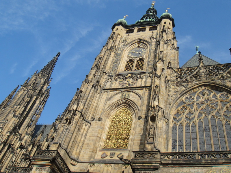 gothic style, the past, architecture, outdoors, building exterior, st vitus cathedral, castle, 2K, place of worship, spire, rose window, prague, ornate