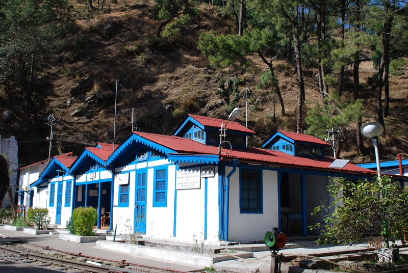 asia, building exterior, India, landmark, growth, mountain, plant, Shimla, land, flag, residential district, Rail Station, tourism, no people, destinations
