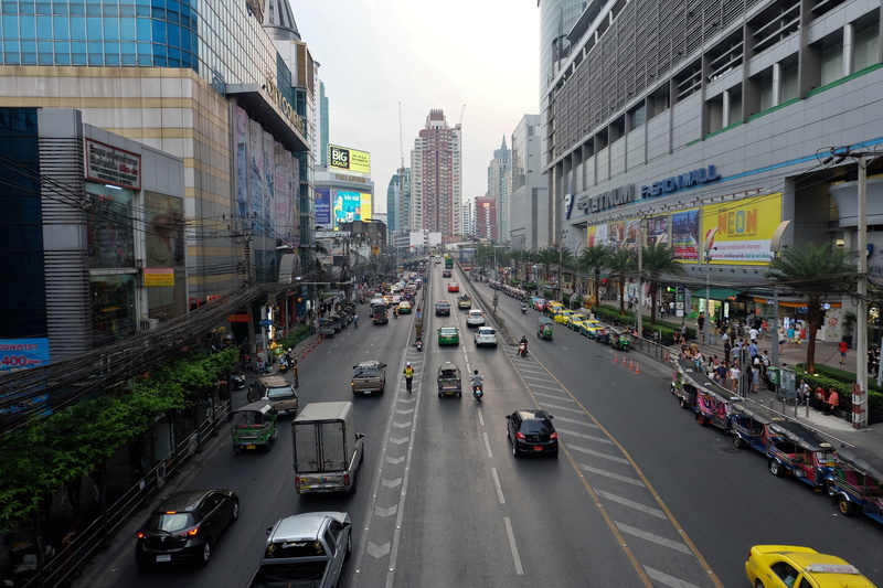 city, Street, fashion market, motor vehicle, pratunam bangkok, marking, land vehicle, built structure, road, symbol, building exterior, incidental people