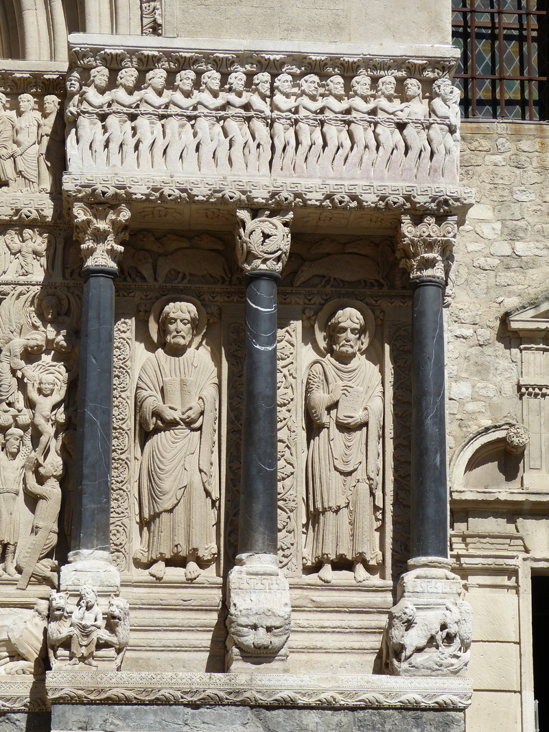 belief, romanesque church, rhaeto romanic, carving - craft product, outdoors, Arles, lion, building Exterior, no people, human representation, famous Place