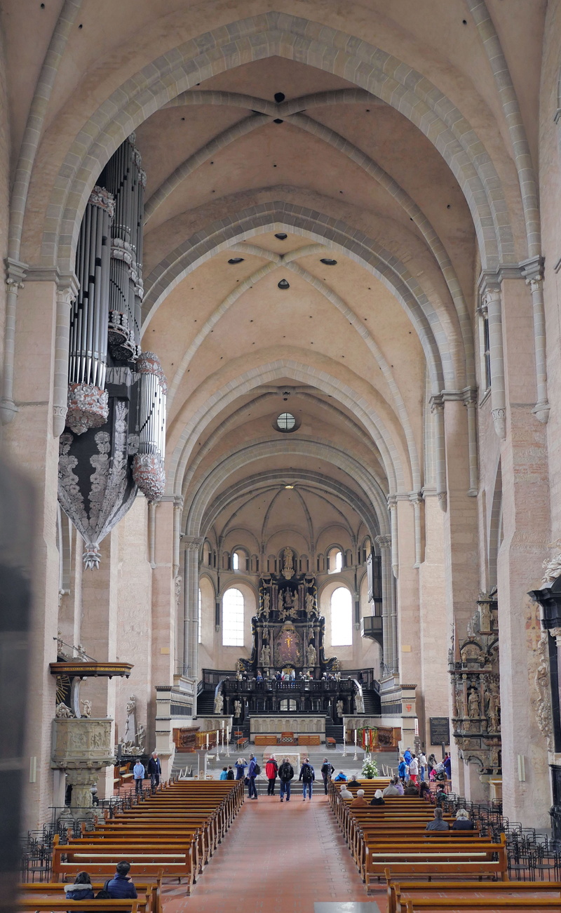 incidental people, place of worship, catholic, religion, arched, architectural column, gothic style, nave, spirituality, old town, pew, seat, cathedral
