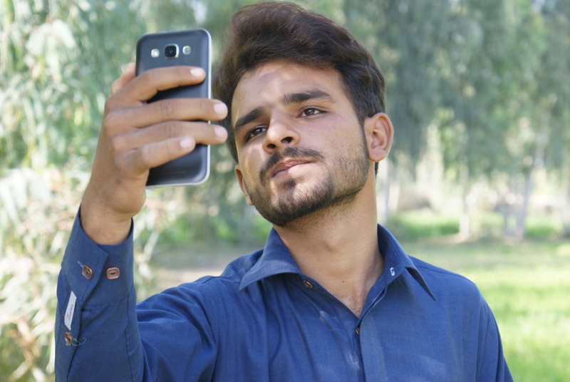 young adult, smart phone, camera, portrait, connection, wireless technology, one person, headshot, portable information device, communication, 4K, photography themes