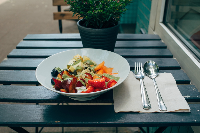 4K, kitchen utensil, ready-to-eat, eating utensil, day, bowl, freshness, fork, garnish, wellbeing, cafe, food, strawberries, fresh, vitamins, spoon, plate