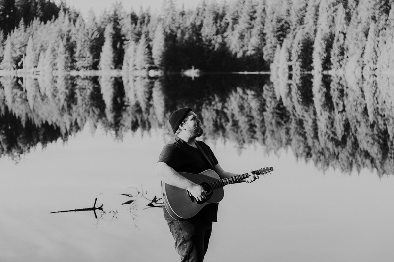 plucking an instrument, nature, artist, god, photo, praising, guy, lifestyles, fir, musical equipment, one person, acoustic, string instrument, worship