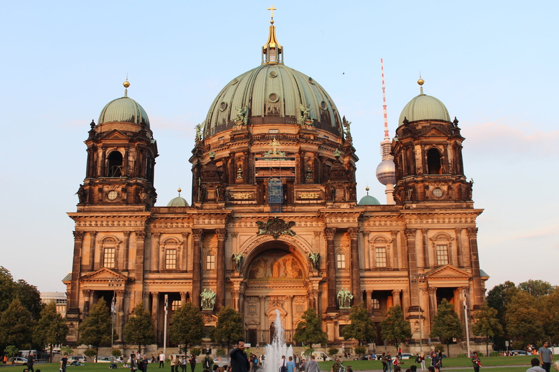 belief, religion, outdoors, large group of people, 2K, places of interest, dome, high building, capital, group of people, historically, city, historic building