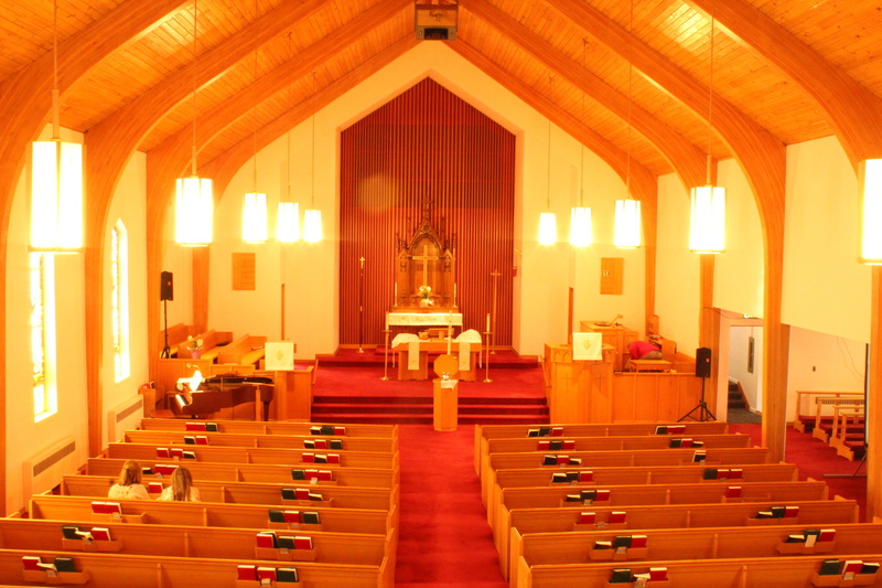 in a row, lighting equipment, arch, religion, absence, built structure, 5K, empty, chair, no people, wood, architecture, inside, holy week, luxury, seat