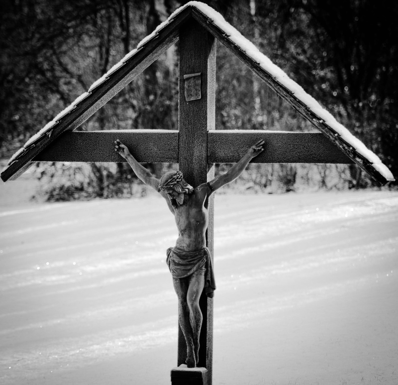 interior design, 4K, good friday, representation, spirituality, crucifix, day, religious, art, mammal, male likeness, cross, jesus, arrow, no people, indoors