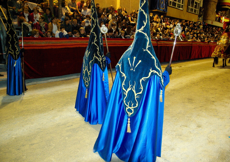 costume, large group of people, real people, crowd, dancing, day, traditional clothing, incidental people, outdoors, women, 2K, penitents, celebration