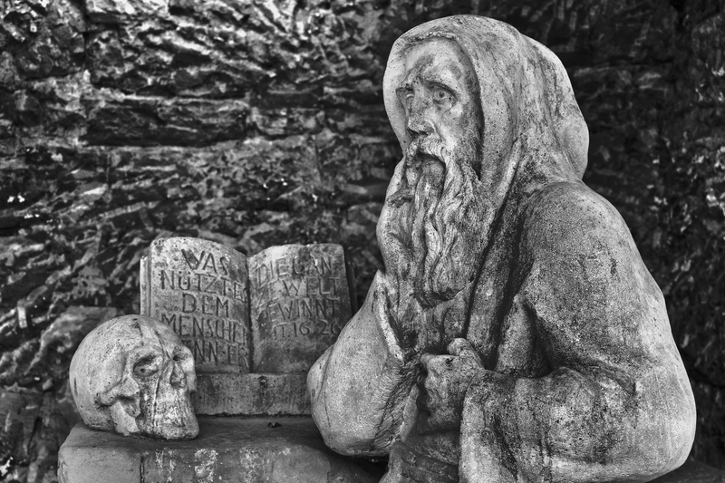 grave, spirituality, female likeness, fromm, sad, male likeness, monastery, deterioration, carving - craft product, outdoors, belief, ancient, sculpture