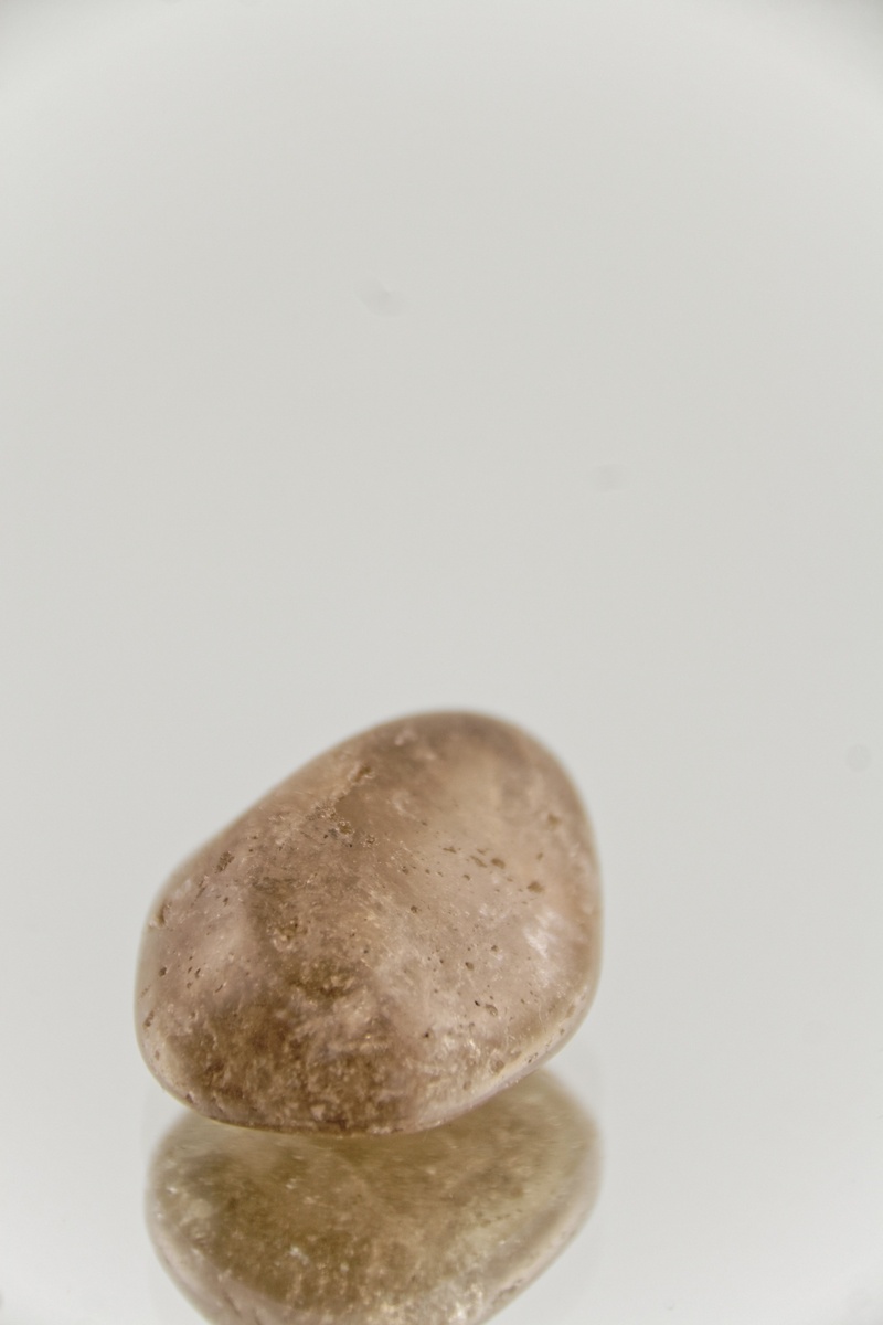 indulgence, single object, kristal, white background, simplicity, quartz, indoors, smoky quartz, high angle view, close-up, 2K, cookie, temptation, snack