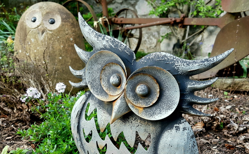 old, bird, statue, green, no people, day, stone owl, plant part, figure, eyes, leaf, abandoned, transportation, gray, metalltier, gartendeko, owl, grass