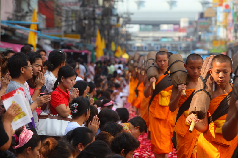 buddhists, more than, orange, buddhism, women, dhammakaya pagoda, city, tradition, real people, togetherness, meditate, day, million, 5K, people, wat