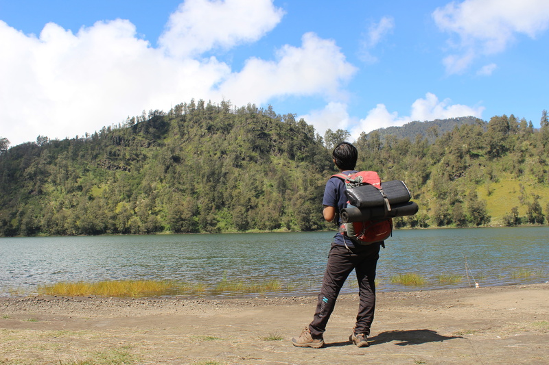 real people, casual clothing, lifestyles, outdoors, leisure activity, boy, one person, full length, scenics - nature, rear view, standing, 5K, men, sky