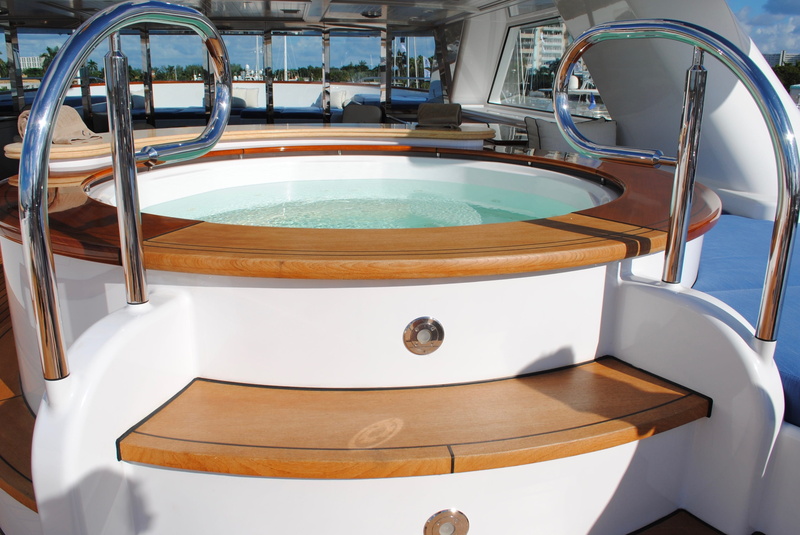 swimming pool, day, luxury, outside, whirlpool, spa, pool, yacht, boat, indoors, relax, sundeck, deck, vacation, high angle view, food and drink, modern