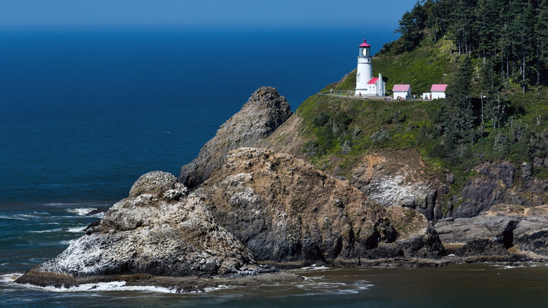 lighthouse, sea, formation, mountain, day, rock - object, solid, beach, built structure, no people, beauty in nature, water, hd widescreen high quality desktop nature wild 3840x2160