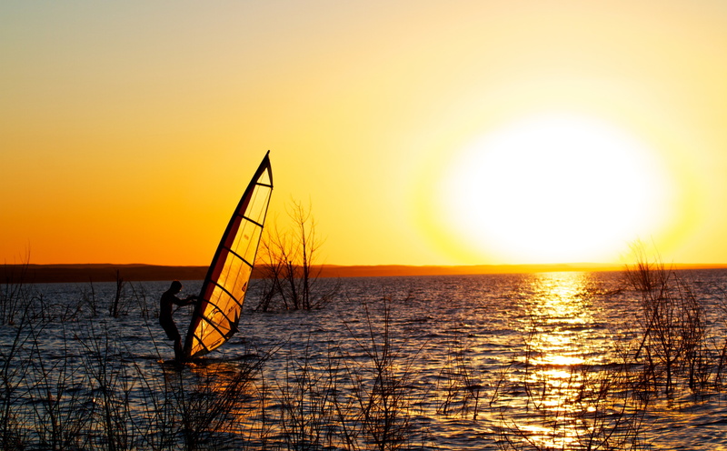 Sepia, Sunset, sunlight, horizon over water, nature, no people, sea, Windsurfing, outdoors, tranquility, beauty in nature, sail, water, scenics - nature