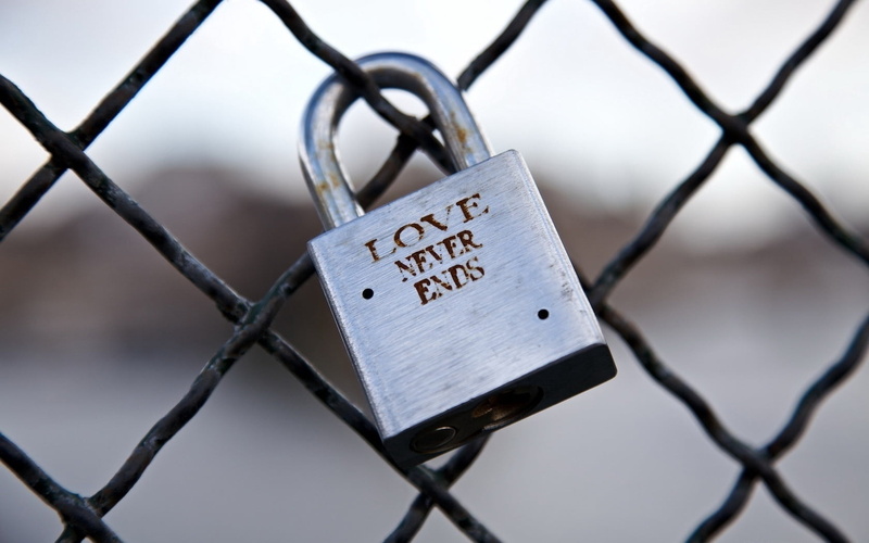 protection, no People, communication, sign, valentines Day - Holiday, romance, symbol, focus on foreground, fence, message, old, metal, eternity, barrier